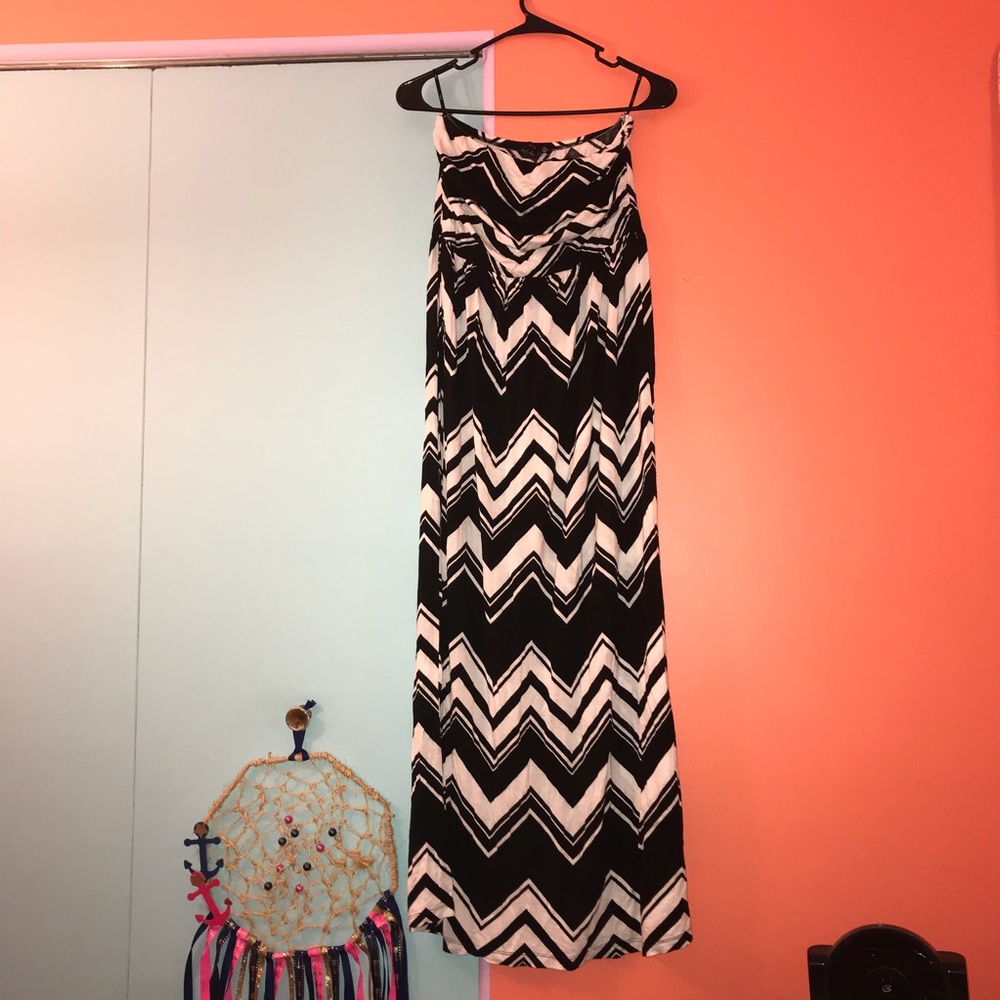 Strapless black and white dress size large.